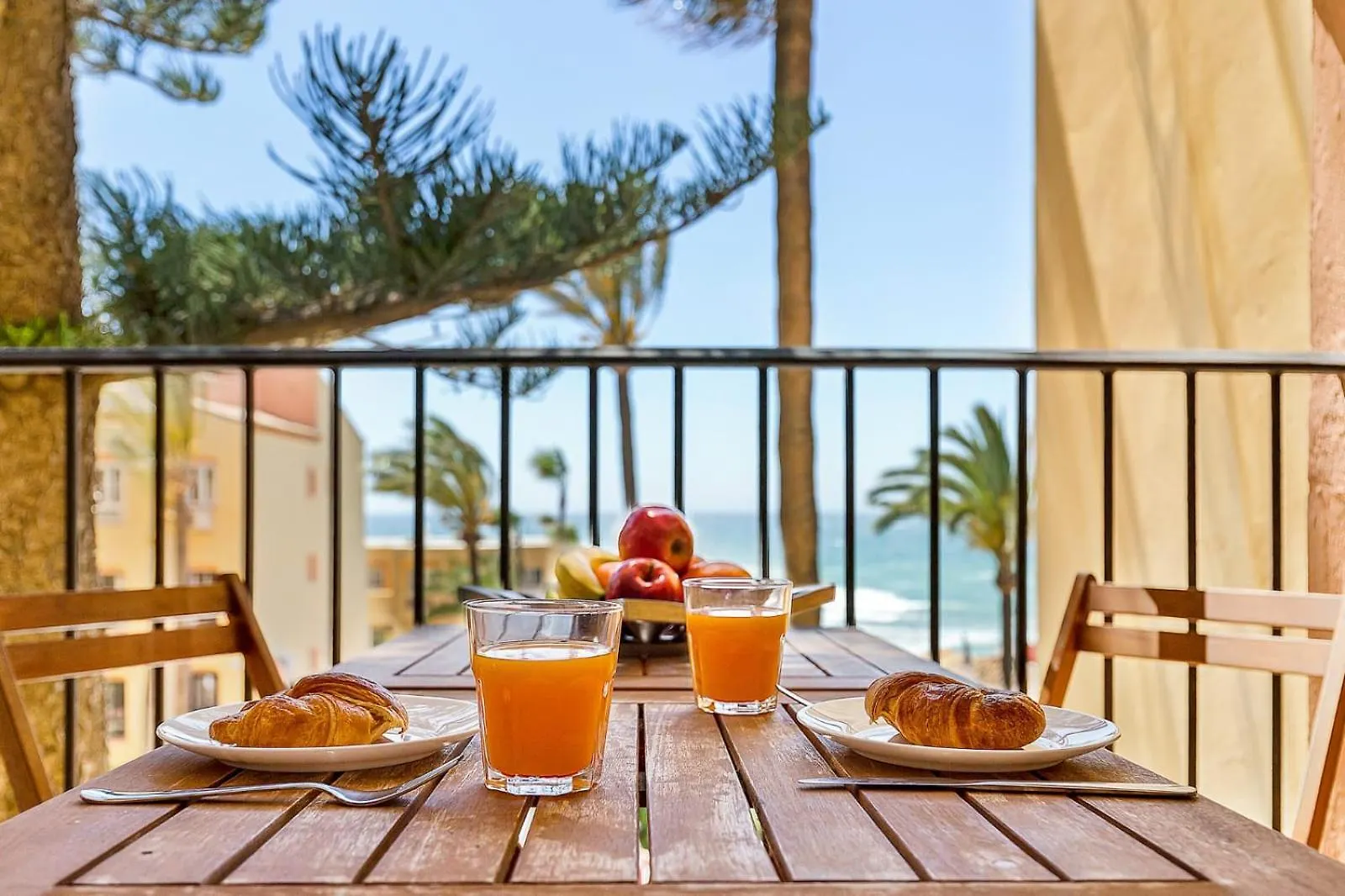 Beachfront Dona Lola Apartment Sitio de Calahonda