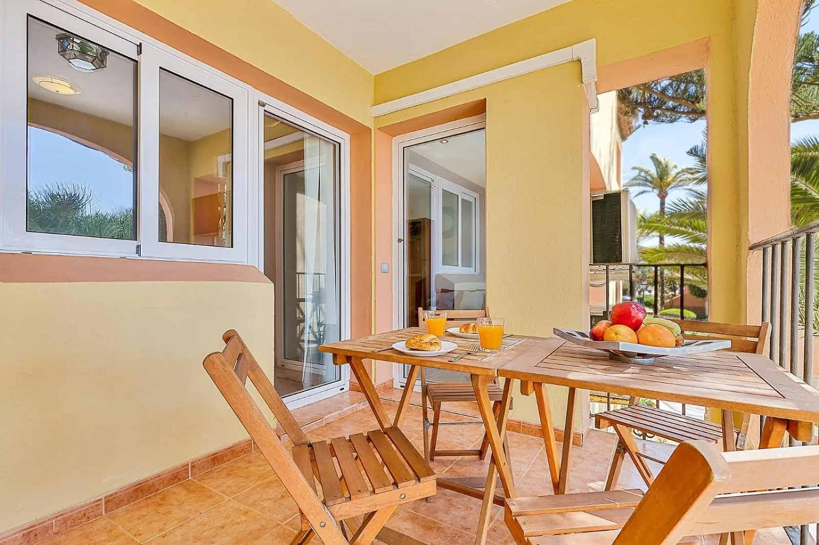 Beachfront Dona Lola Apartment Sitio de Calahonda
