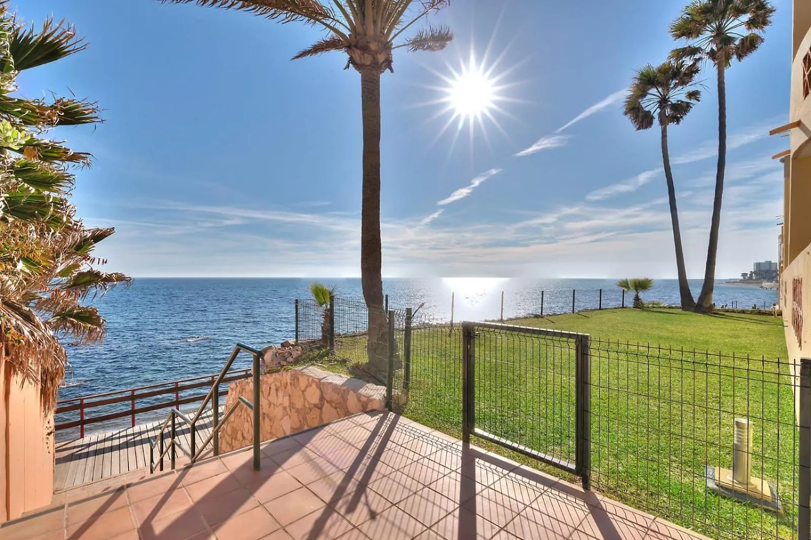 Beachfront Dona Lola Apartment Sitio de Calahonda