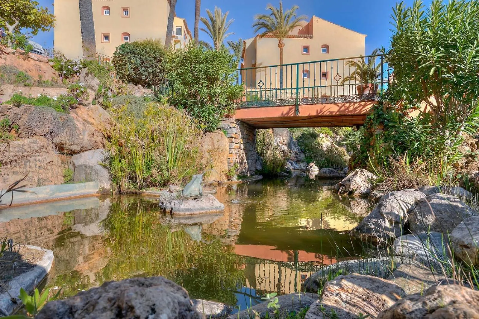 Beachfront Dona Lola Apartment Sitio de Calahonda