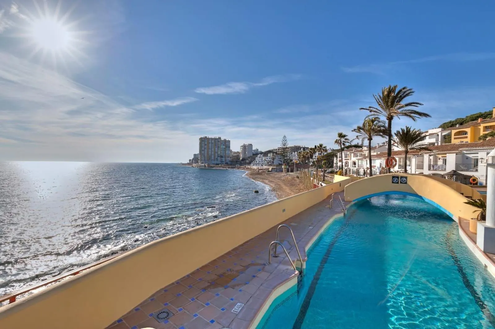 Beachfront Dona Lola Apartment Sitio de Calahonda