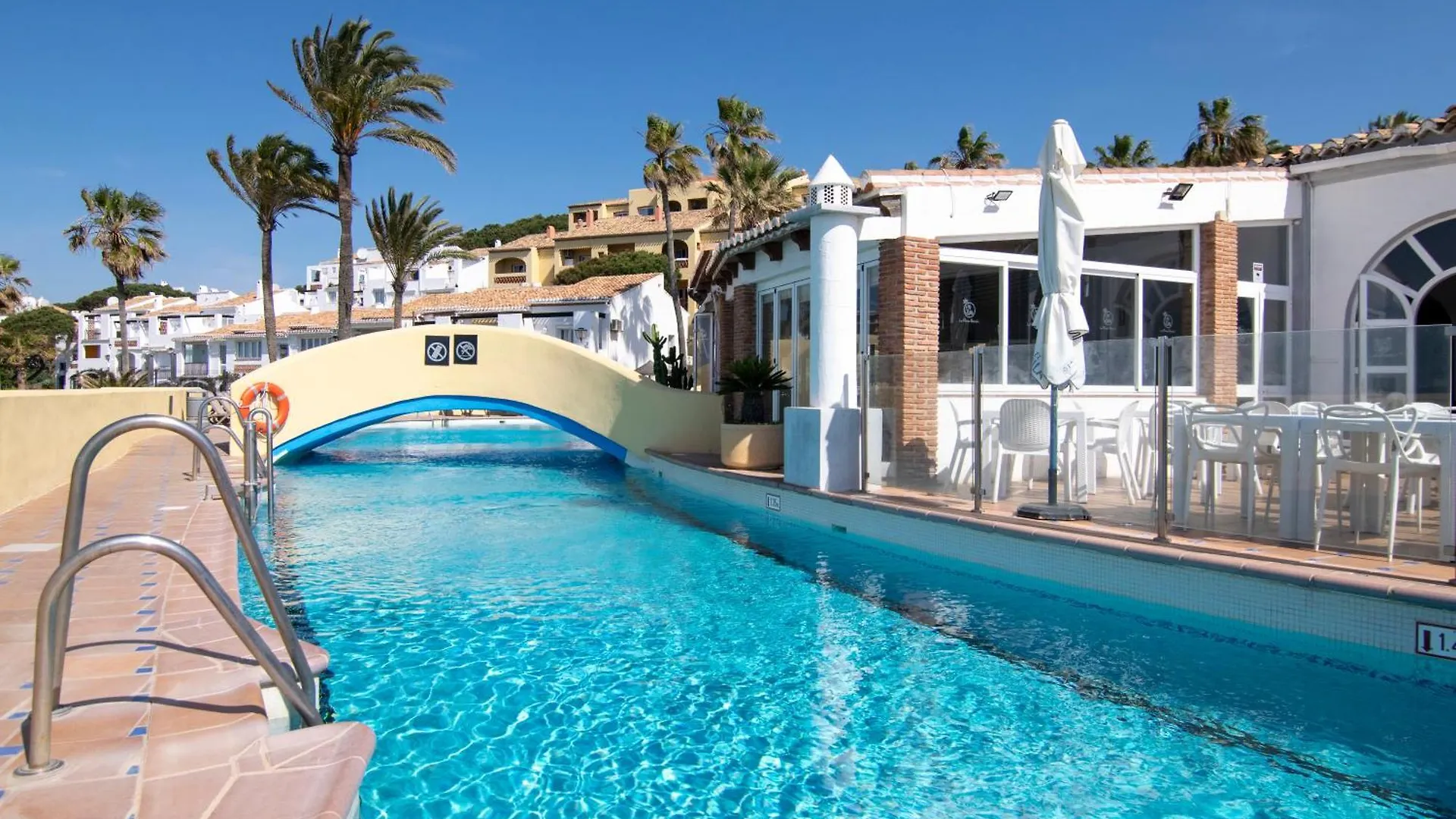 Beachfront Dona Lola Apartment Sitio de Calahonda